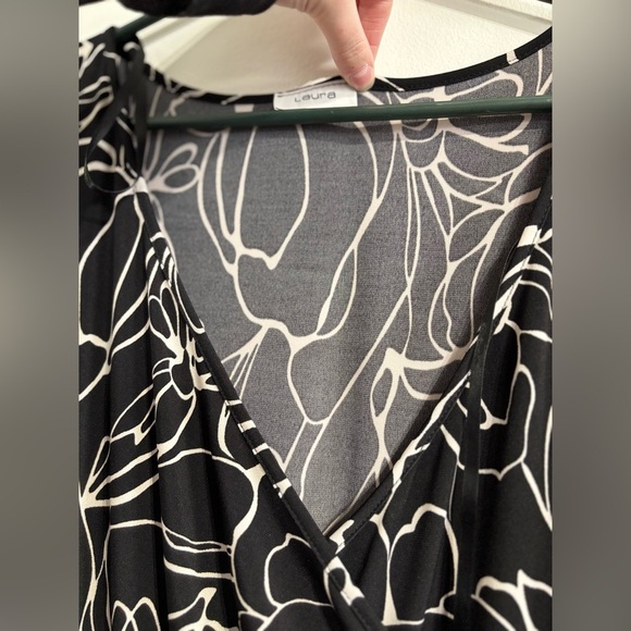🎉4/30$🎉 Laura Black & White Faux Wrap Midi Dress 🖤 - Picture 2 of 3